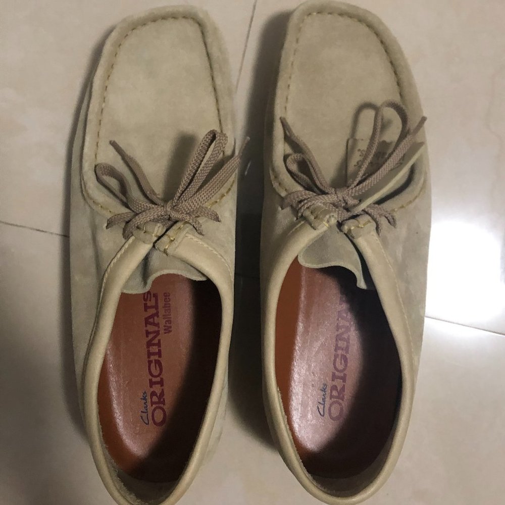 Clarks Wallabee men size 10 shoe; color: sandy tan